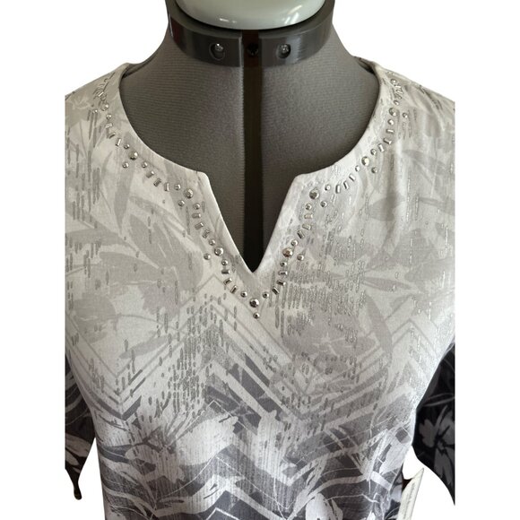 Alfred Dunner Petite PS Floral Ombre 3/4 Sleeve Top With Studded Neckline - Picture 2 of 8